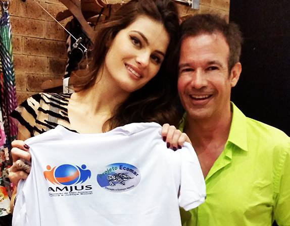 Agradecimentos: top model Isabelli Fontana, madrinha oficial da AMJUS